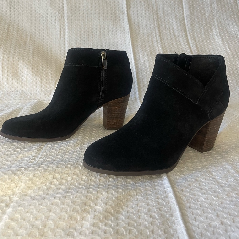 New Without Box Koolaburra by UGG Women’s Boot, Black Suede Size 9.5